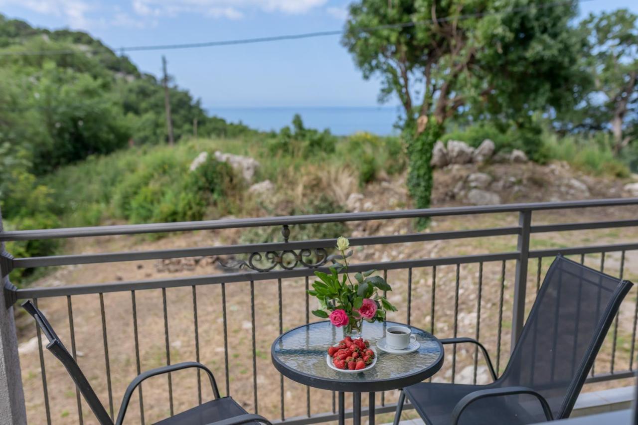 Villa Montenegrina Petrovac Bagian luar foto